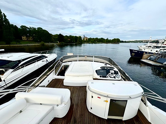 Sunseeker Manhattan 64 Mk2 23 of 30