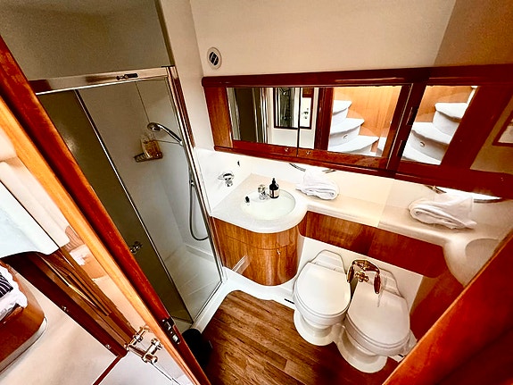 Sunseeker Manhattan 64 Mk2 24 of 30