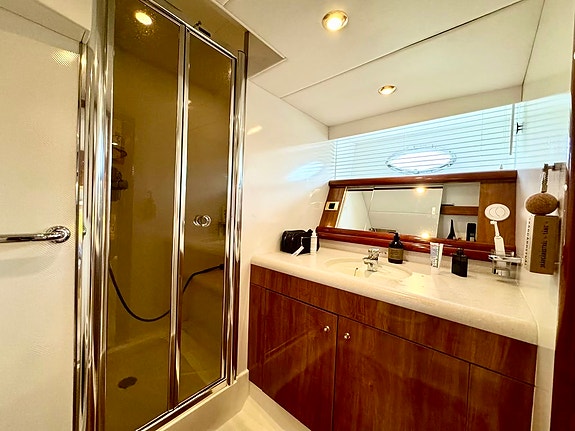 Sunseeker Manhattan 64 Mk2 20 of 30