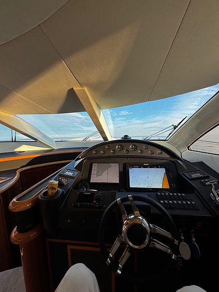 Sunseeker Manhattan 64 Mk2 13 of 30