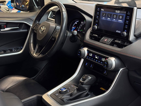 Toyota RAV4 18 of 27