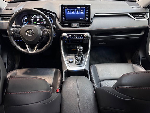 Toyota RAV4 17 of 27