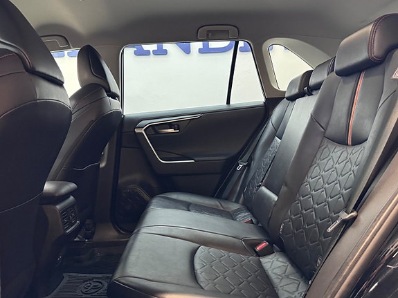 Toyota RAV4 15 of 27