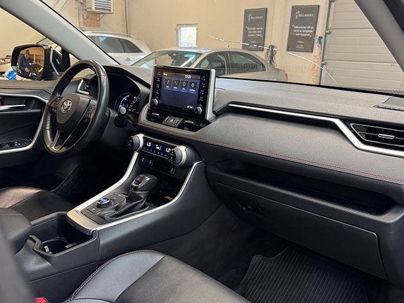 Toyota RAV4 10 of 27