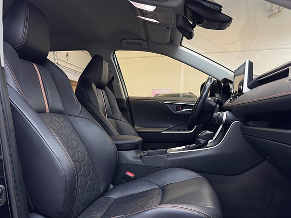 Toyota RAV4 12 of 27
