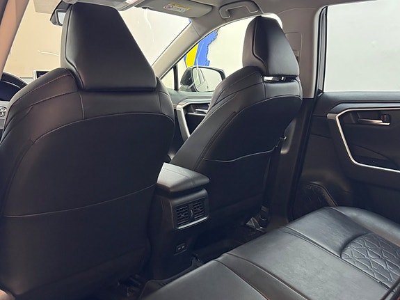 Toyota RAV4 13 of 27