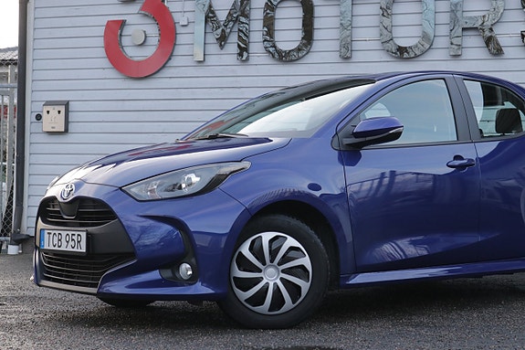 Toyota Yaris 2 of 24