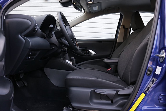 Toyota Yaris 6 of 24