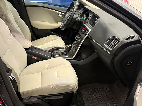 Volvo V40 24 of 26