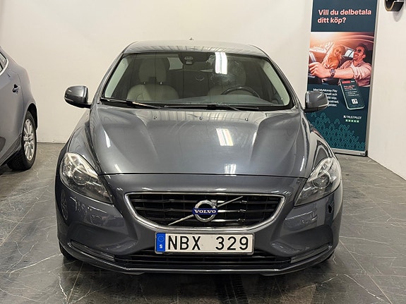 Volvo V40 2 of 26