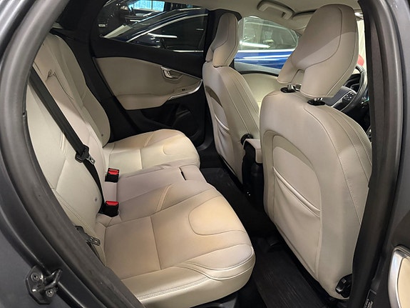 Volvo V40 22 of 26