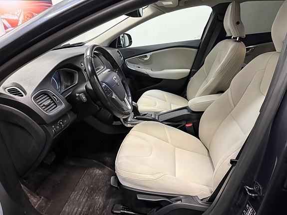 Volvo V40 8 of 26