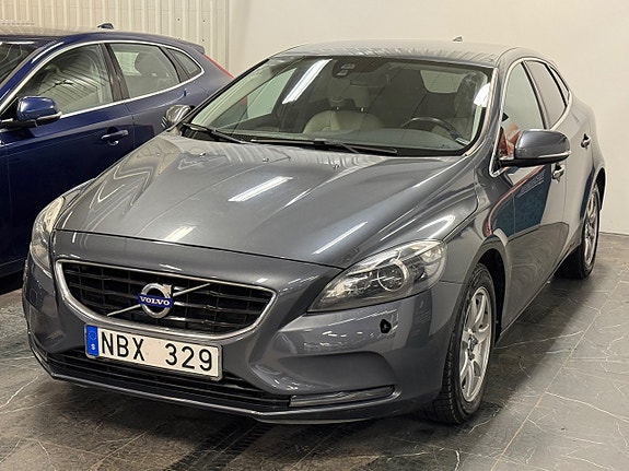Volvo V40 3 of 26