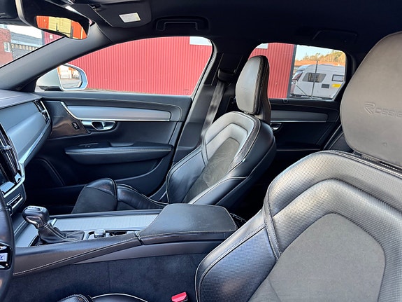 Volvo V90 2 of 23