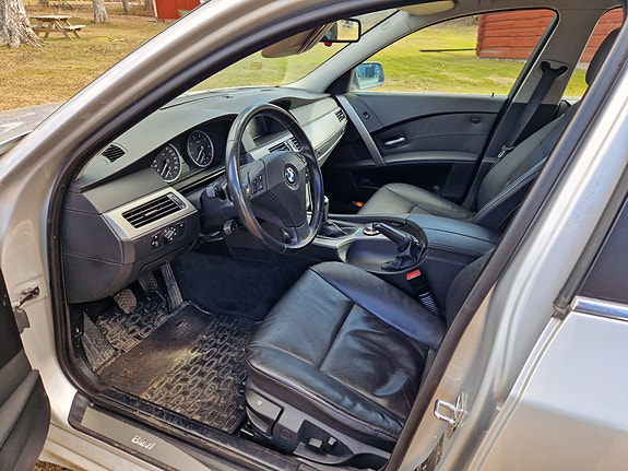 BMW 523i 4 of 4