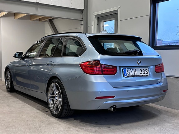 BMW 320 3 of 5