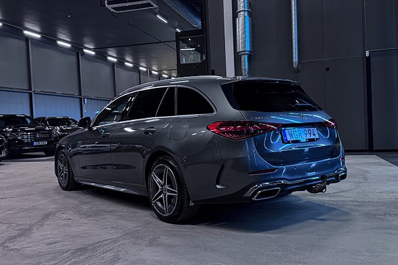 Mercedes-Benz C300 4 of 5