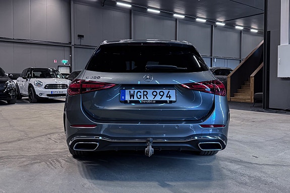 Mercedes-Benz C300 5 of 5