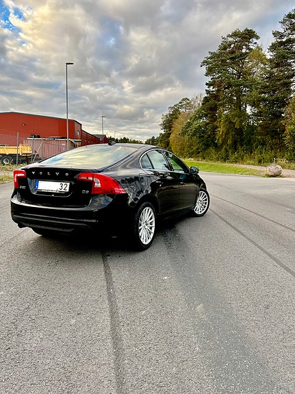 Volvo S60 3 of 5