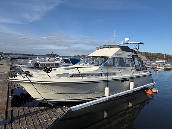 Forbina 9000 fly Mercruiser 4.2 300 hk 2004 2 of 5