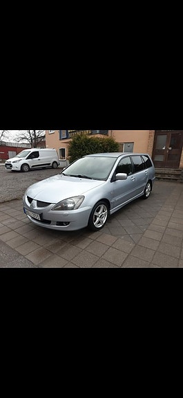 Mitsubishi Lancer 2 of 5