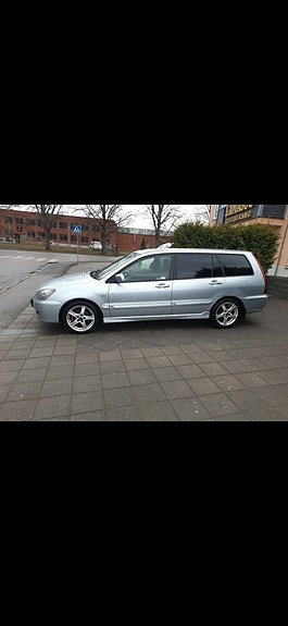 Mitsubishi Lancer 9 of 19