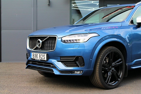 Volvo XC90 10 of 30
