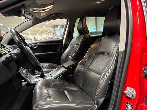 Volvo V70 11 of 16