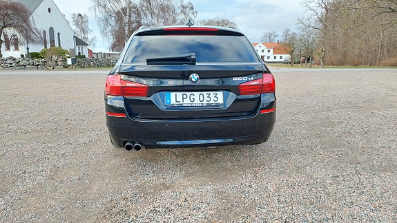 BMW 520d 2 of 5