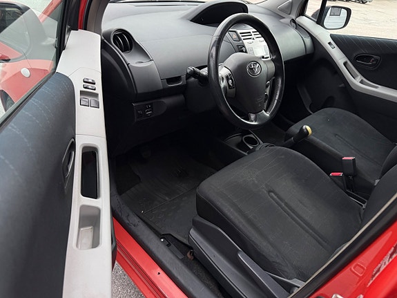 Toyota Yaris 7 of 8