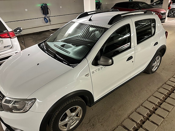 Dacia Sandero Stepway 2 of 8