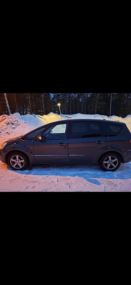 Ford S-MAX 3 of 4