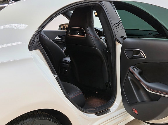 Mercedes-Benz CLA200 20 of 24