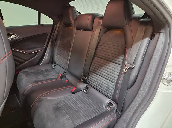 Mercedes-Benz CLA200 22 of 24