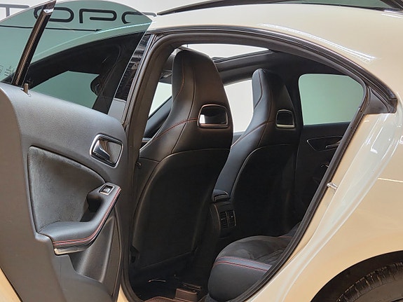 Mercedes-Benz CLA200 21 of 24