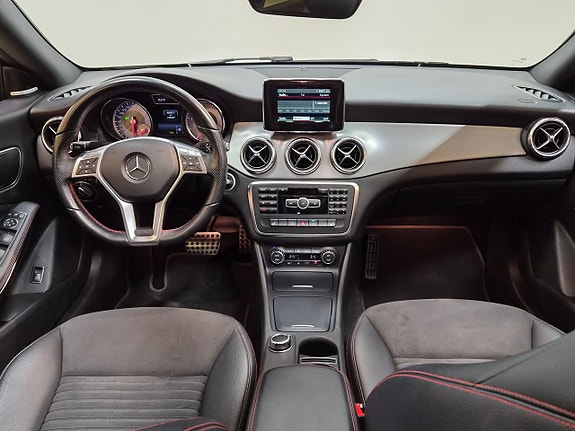 Mercedes-Benz CLA200 8 of 24