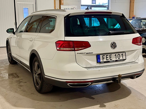 Volkswagen Passat Alltrack 3 of 5
