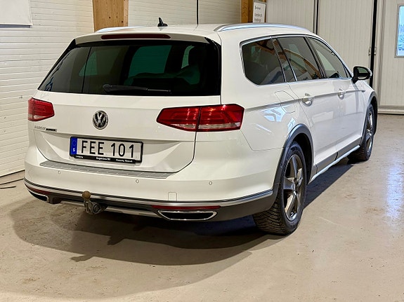 Volkswagen Passat Alltrack 4 of 5