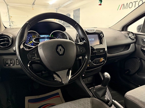 Renault Clio 18 of 26