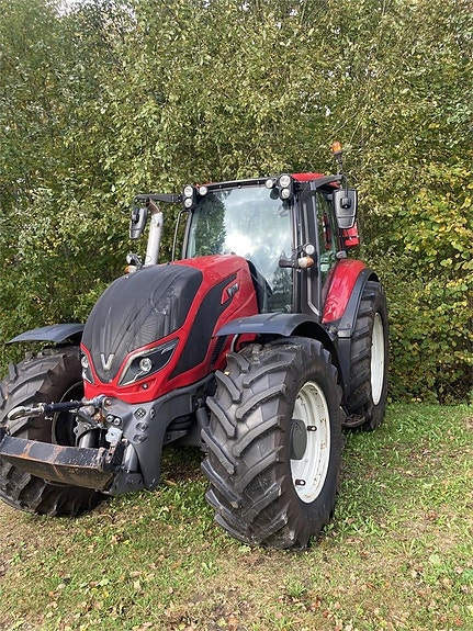 Valtra T234 VERSU TRAKTOR FR.LYFT