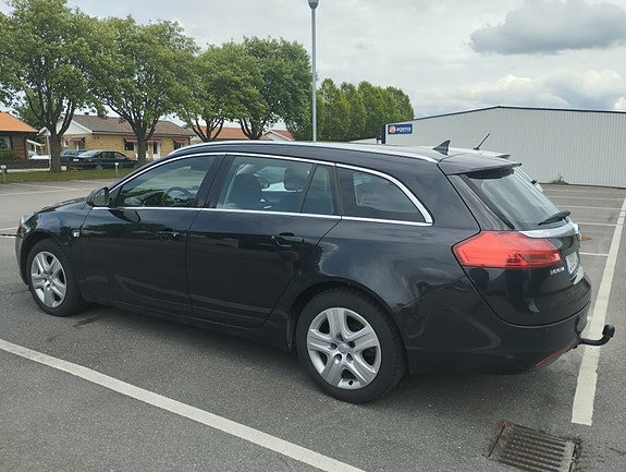 Opel Insignia 2 of 5