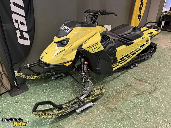 Ski-Doo Freeride STD 146" 850 E-TEC -25 m. SHOT