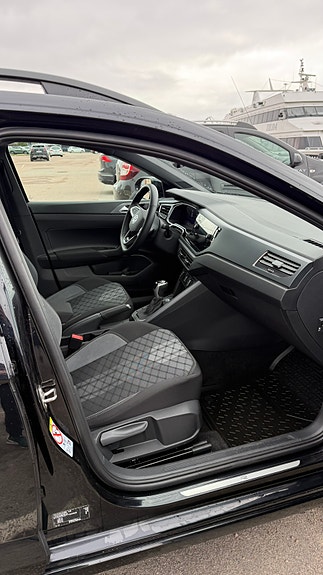 Volkswagen Taigo 4 of 5