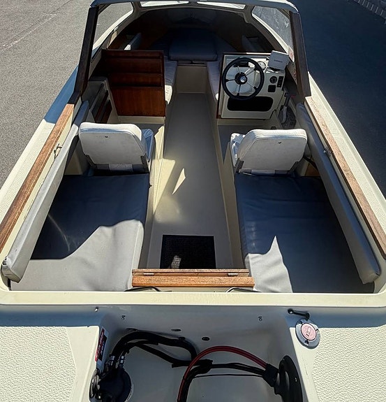 Flipper 575 HT Yamaha 70hk 8 of 11