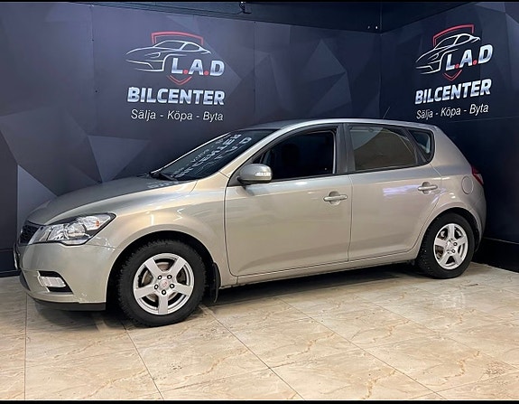 Kia Ceed 2 of 11