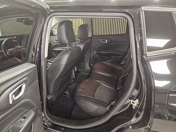 Jeep Compass 8 of 11