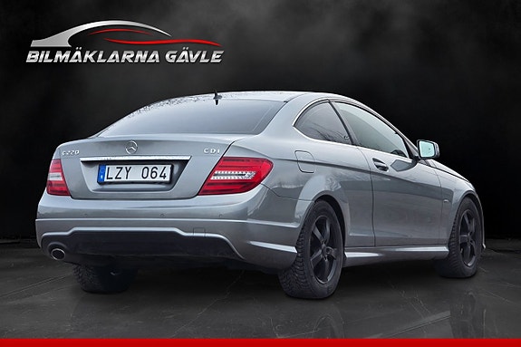 Mercedes-Benz C220 3 of 5