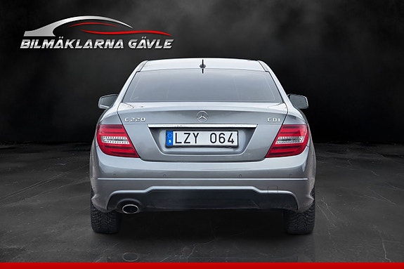 Mercedes-Benz C220 4 of 5