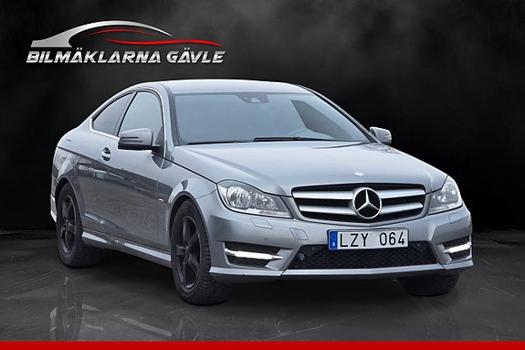 Mercedes-Benz C220 2 of 5