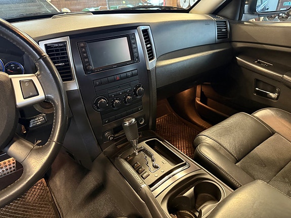 Jeep Grand Cherokee 21 of 27